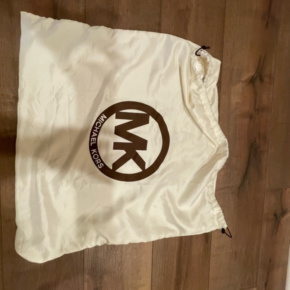 New Michael Kors bag. - Picture 4 of 4